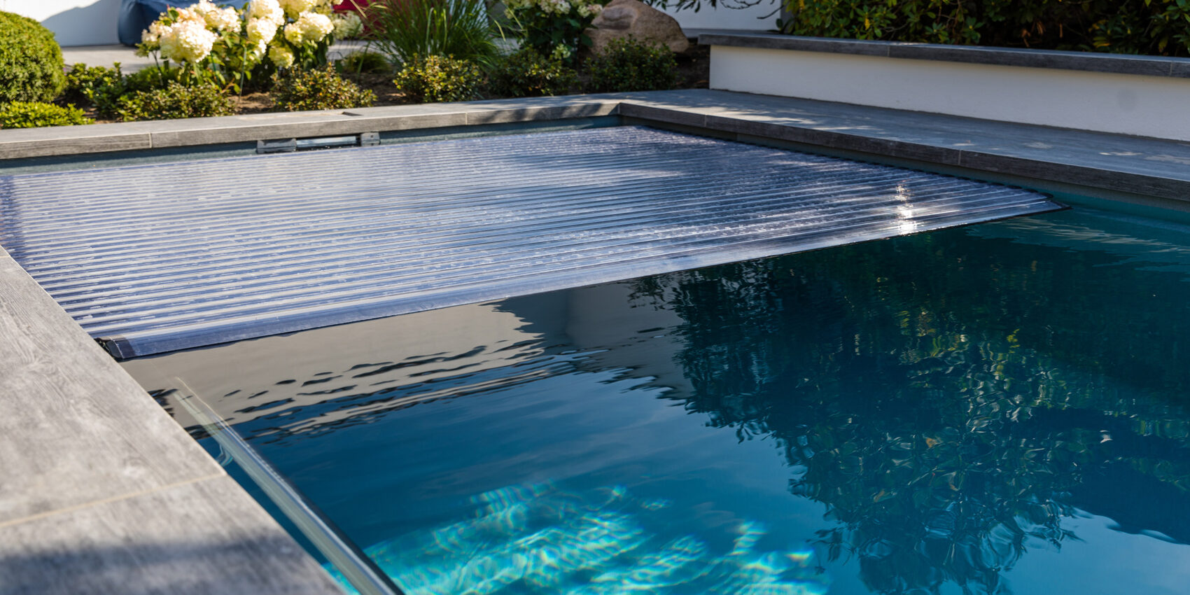 Swimmingpool oder Schwimmteich